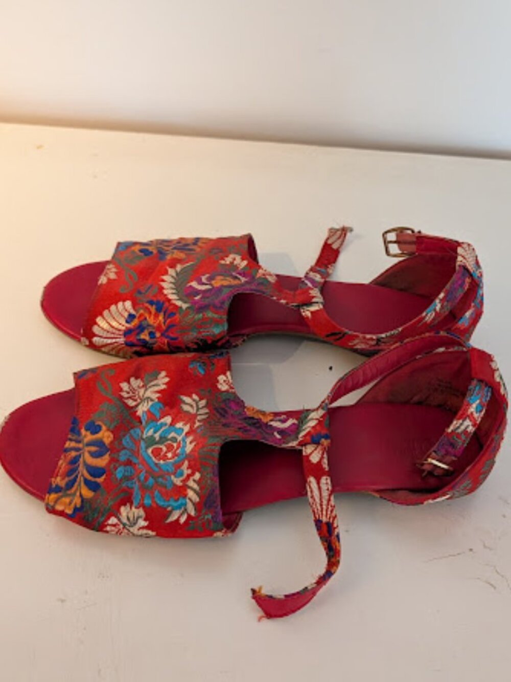 Cache Red Floral Embroidered Sandals Size 11
